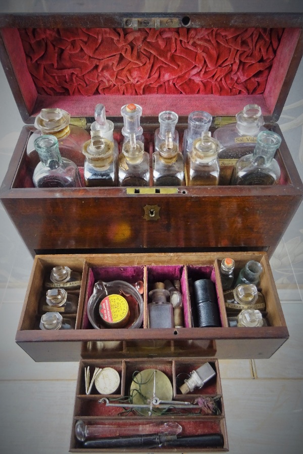 Antique Campaign Military Apothecary Medicine Chest .JPG